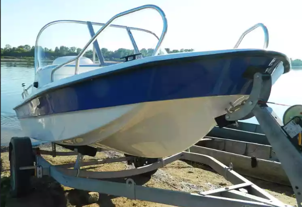 Стеклопластиковый катер Wyatboat-430 DC (тримаран) в Казани