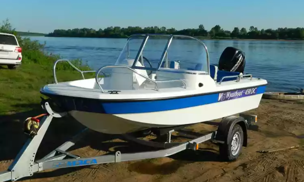 Стеклопластиковый катер Wyatboat-430 DC (тримаран) в Казани