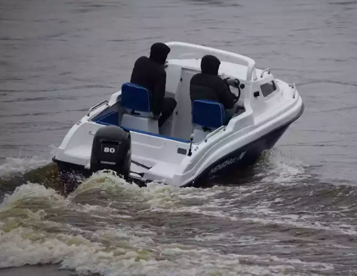 Комбинированный катер Neman-500 с каютой в Казани