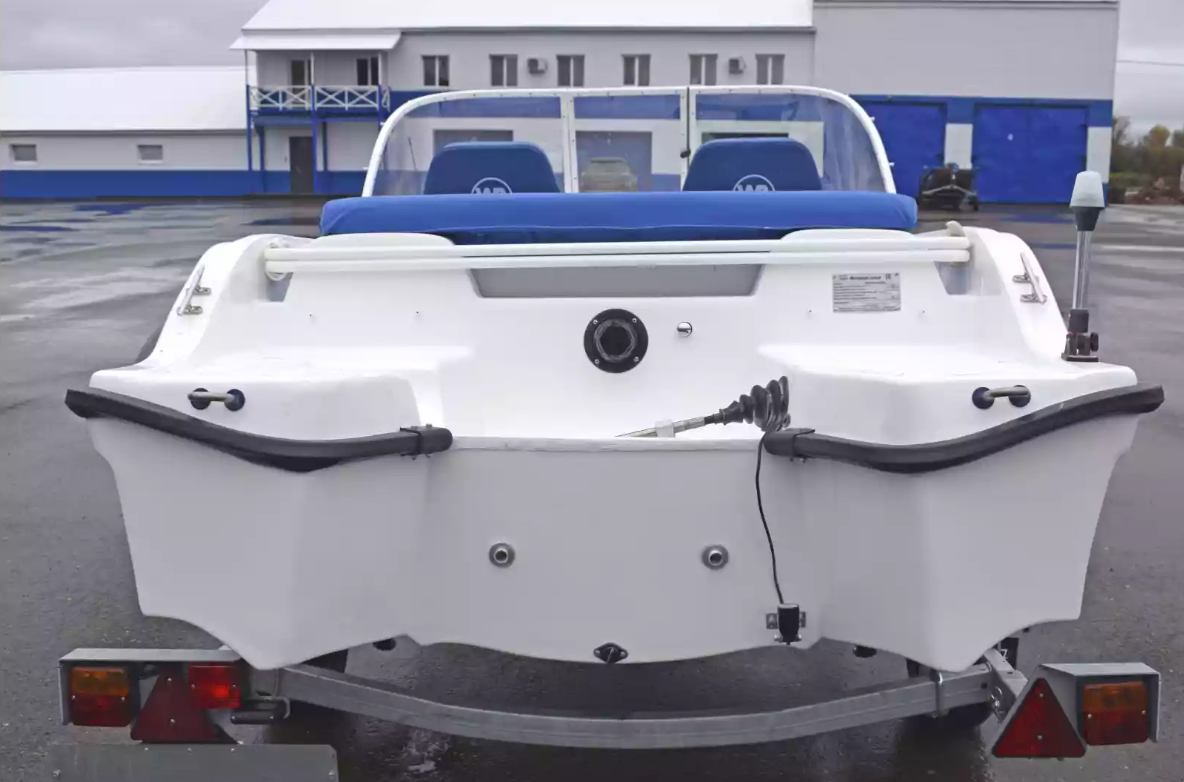 Стеклопластиковый катер Wyatboat-430DCМ (килевая) в Казани