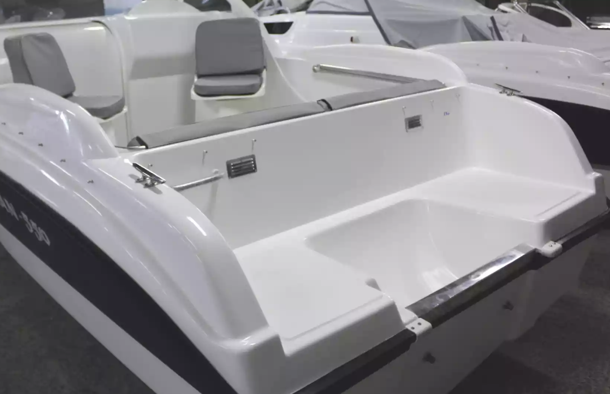 Стеклопластиковый катер Neman-550 с каютой в Казани