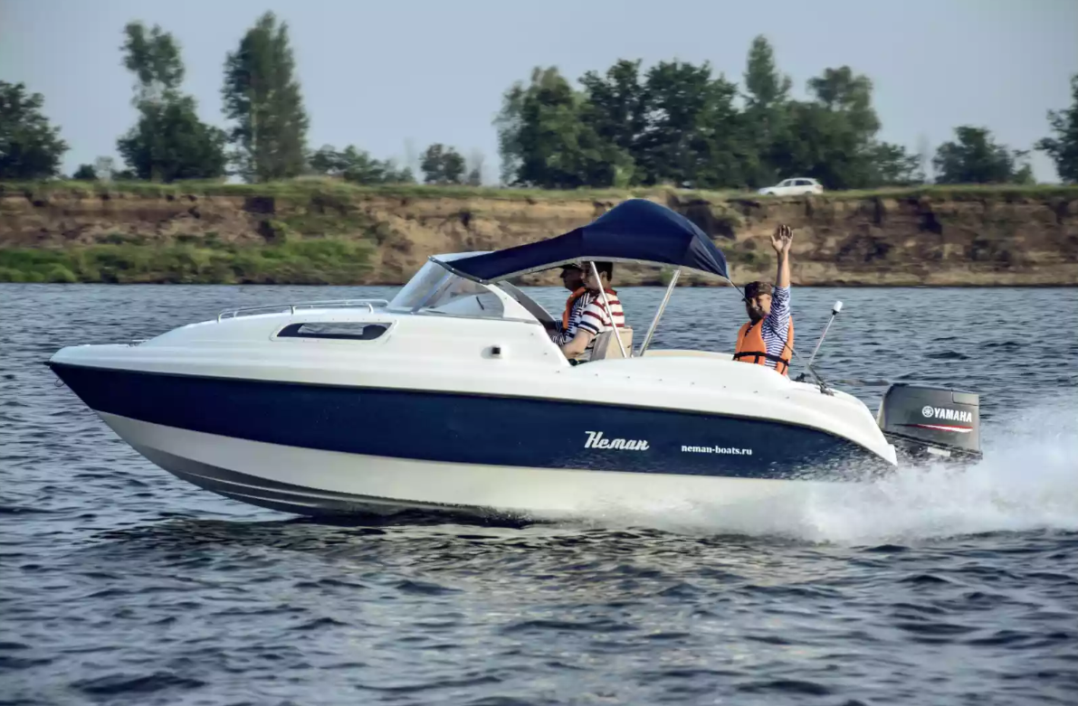 Стеклопластиковый катер Neman-550 с каютой в Казани