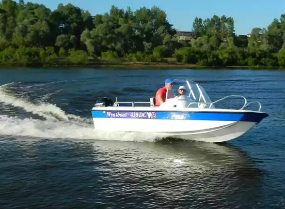 Стеклопластиковый катер Wyatboat-430 DC (тримаран) в Казани