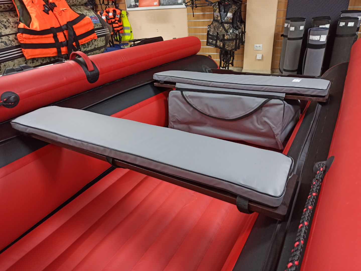 КОМПЛЕКТ МЯГКИХ НАКЛАДОК С СУМКОЙ ДЛЯ ЛОДОК 90Х20 СЕРЫЙ в Казани