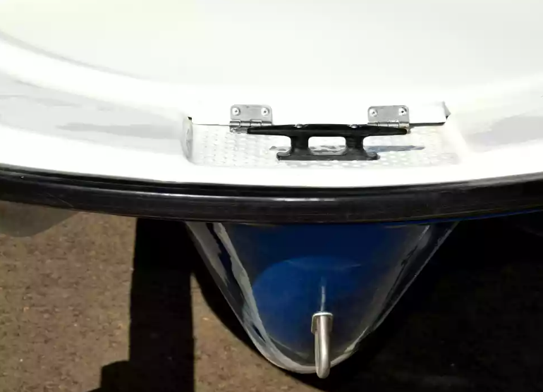 Стеклопластиковая лодка Пингвин с консолью (тримаран) в Казани