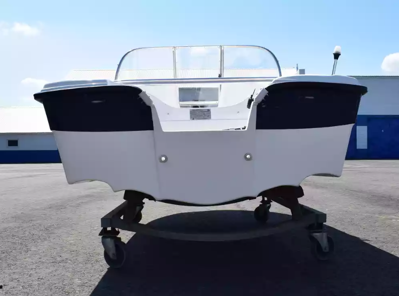 Стеклопластиковый катер Wyatboat-430 DC (тримаран) в Казани