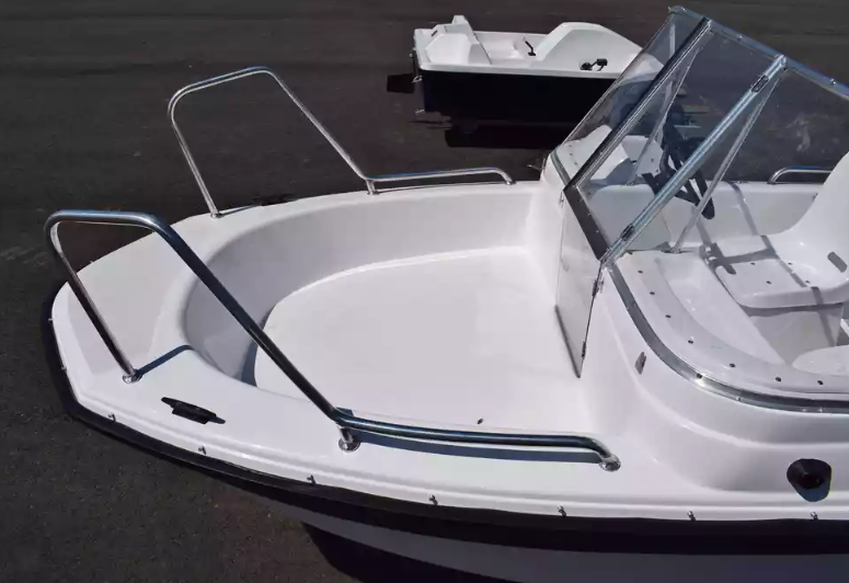 Стеклопластиковый катер Wyatboat-430 DC (тримаран) в Казани