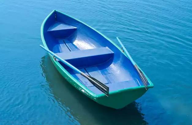 Стеклопластиковая лодка Дельфин в Казани
