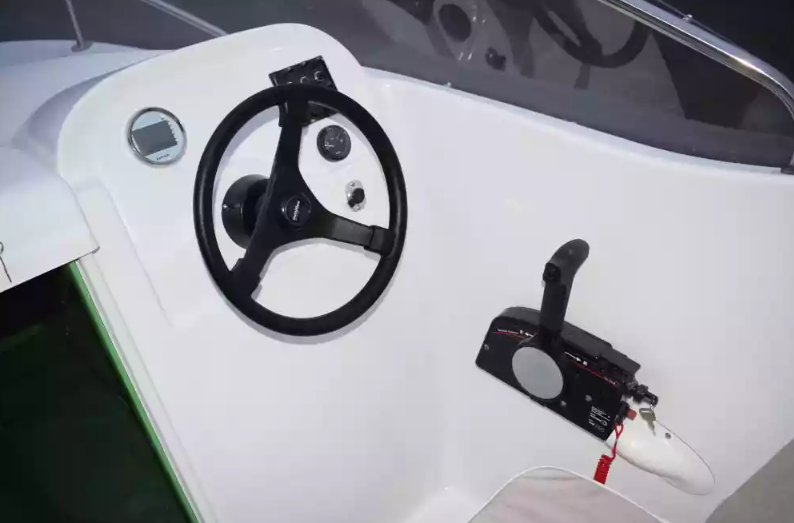 Стеклопластиковый катер Neman-530 с каютой в Казани