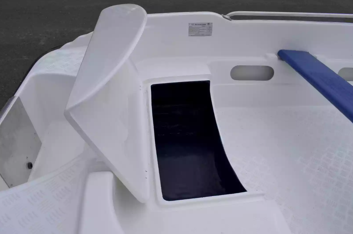 Стеклопластиковая лодка Пингвин New (тримаран) в Казани