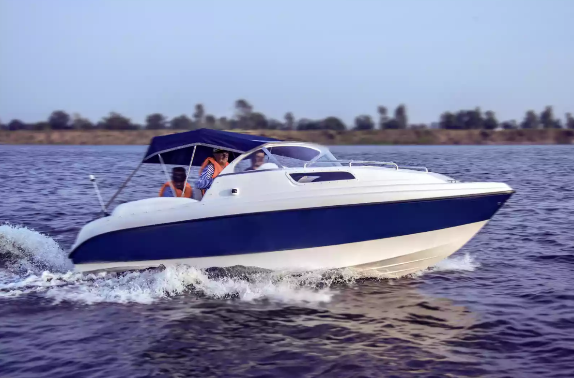 Стеклопластиковый катер Neman-550 с каютой в Казани