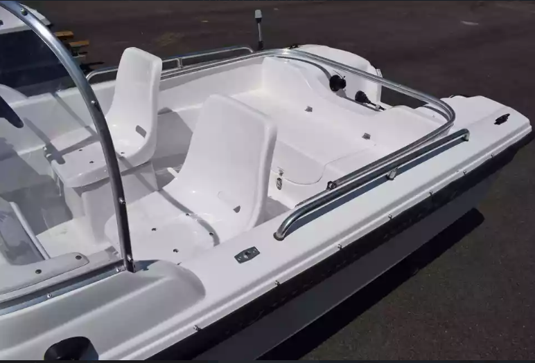 Стеклопластиковый катер Wyatboat-430 DC (тримаран) в Казани