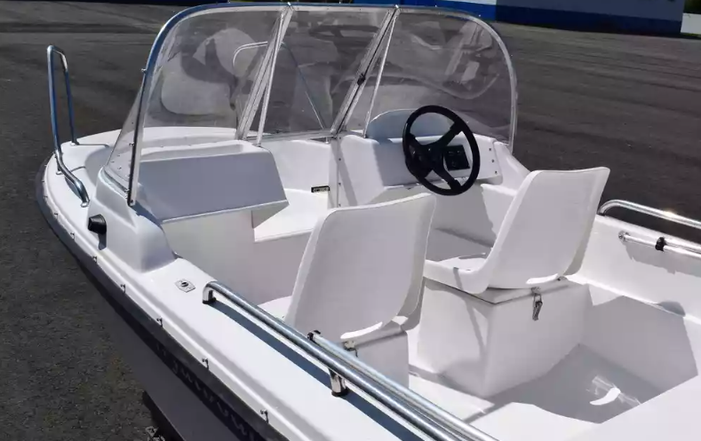 Стеклопластиковый катер Wyatboat-430 DC (тримаран) в Казани