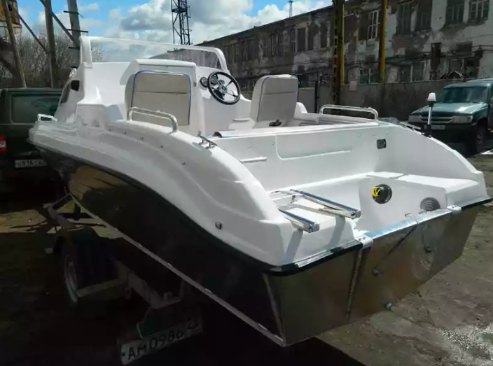 Комбинированный катер Neman-500 с каютой в Казани