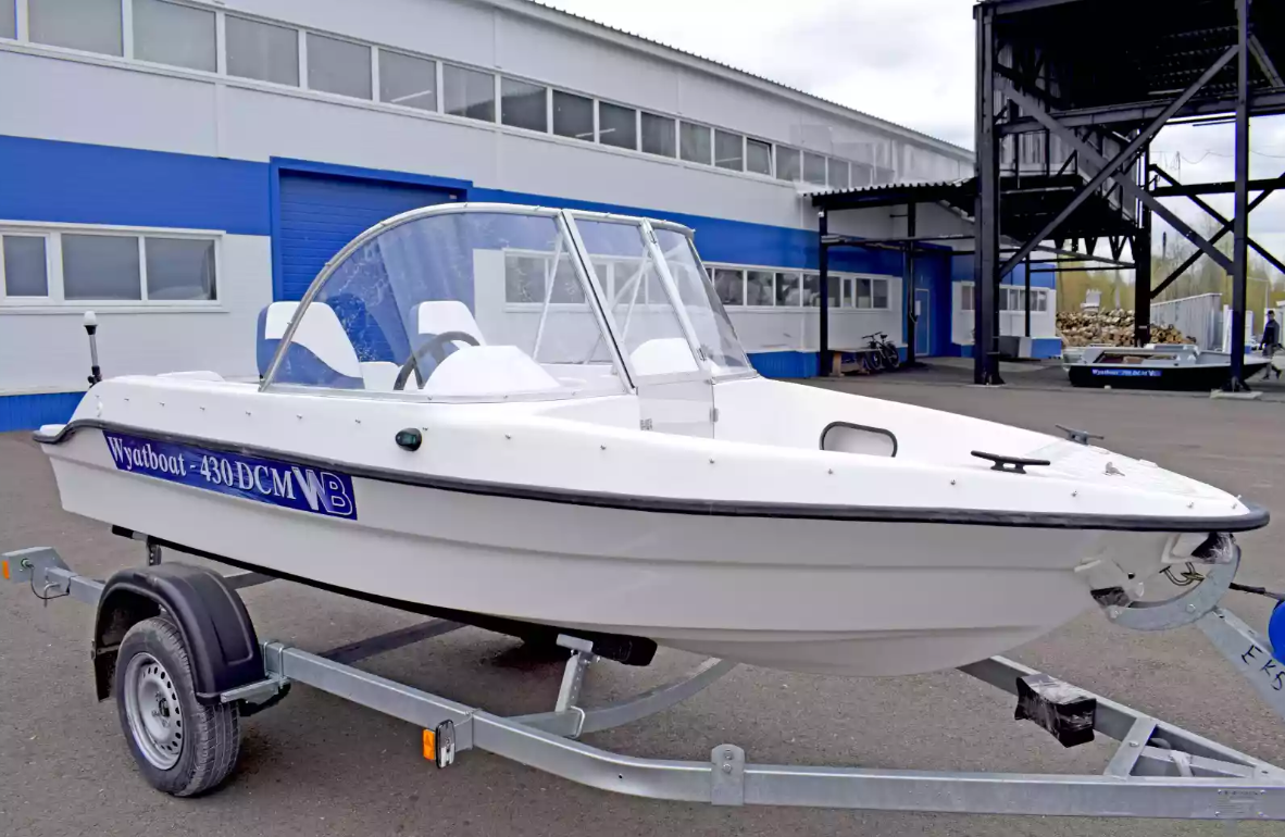 Стеклопластиковый катер Wyatboat-430DCМ (килевая) в Казани