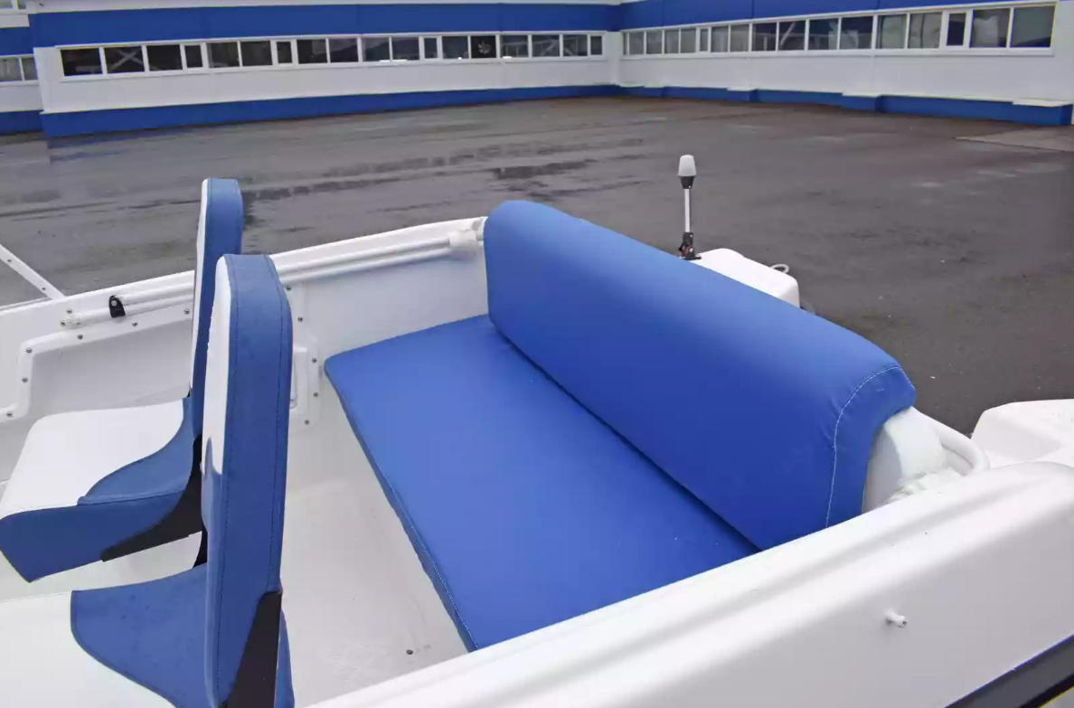 Стеклопластиковый катер Wyatboat-430DCМ (килевая) в Казани