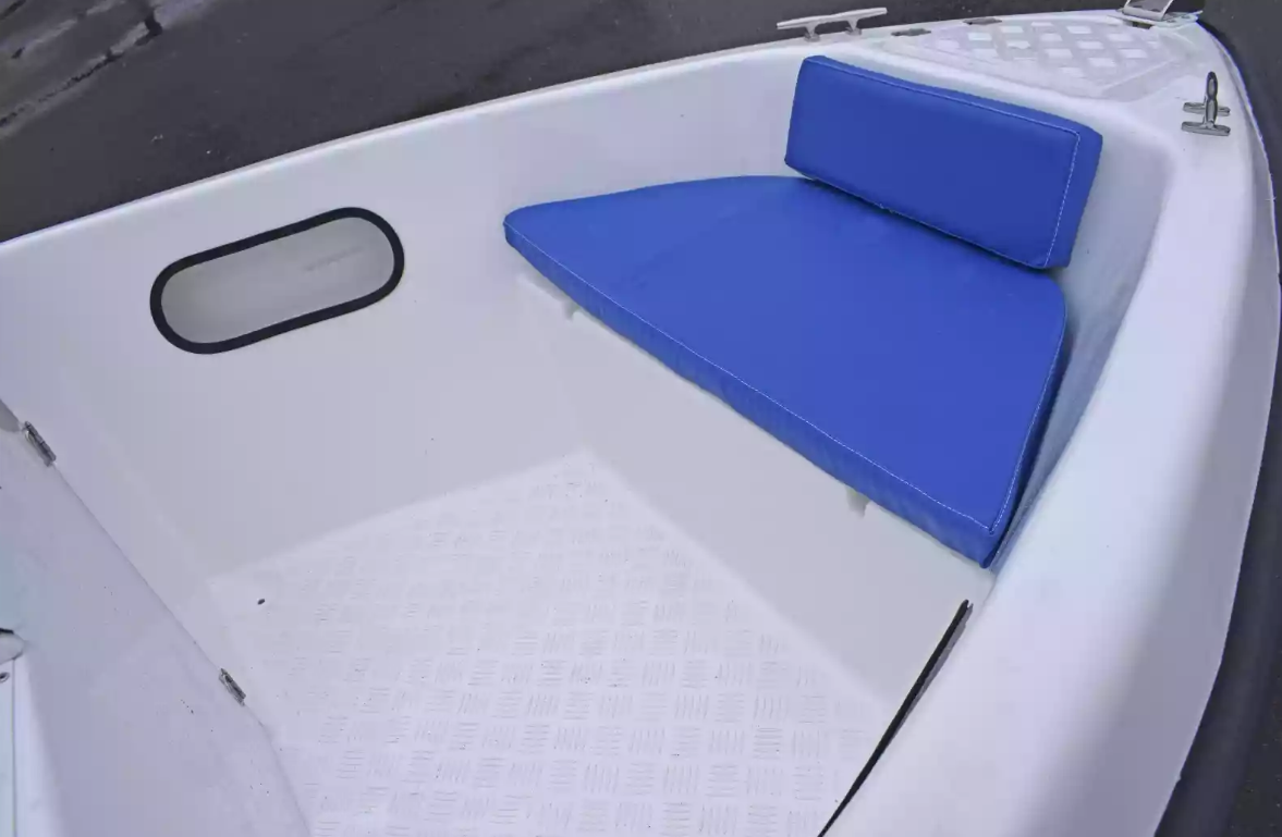 Стеклопластиковый катер Wyatboat-430DCМ (килевая) в Казани