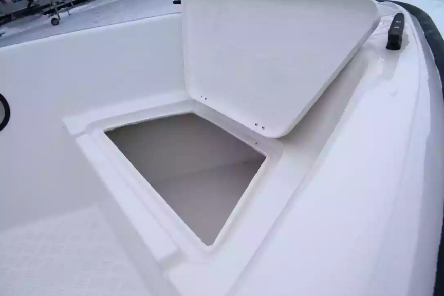 Стеклопластиковый катер Wyatboat-430DCМ (килевая) в Казани