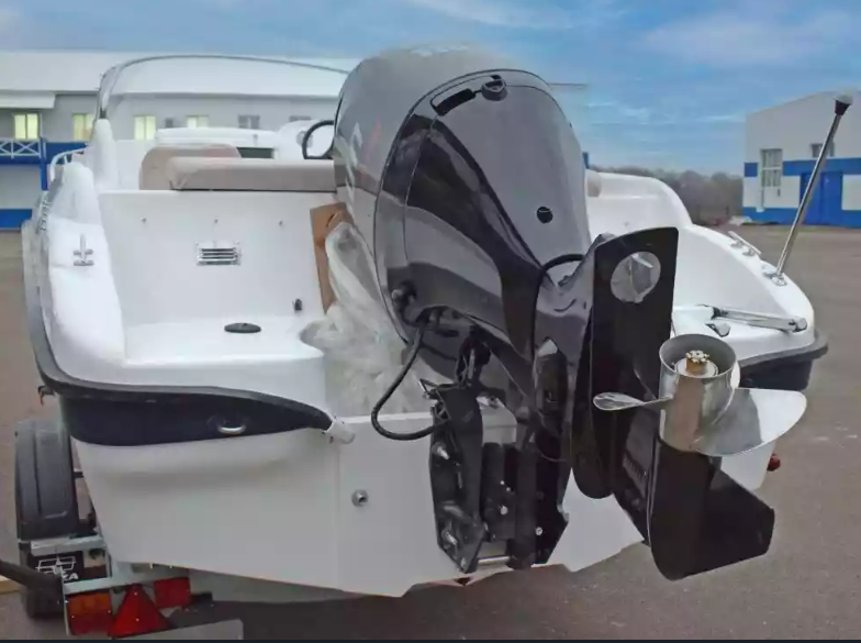 Стеклопластиковый катер Neman-530 с каютой в Казани