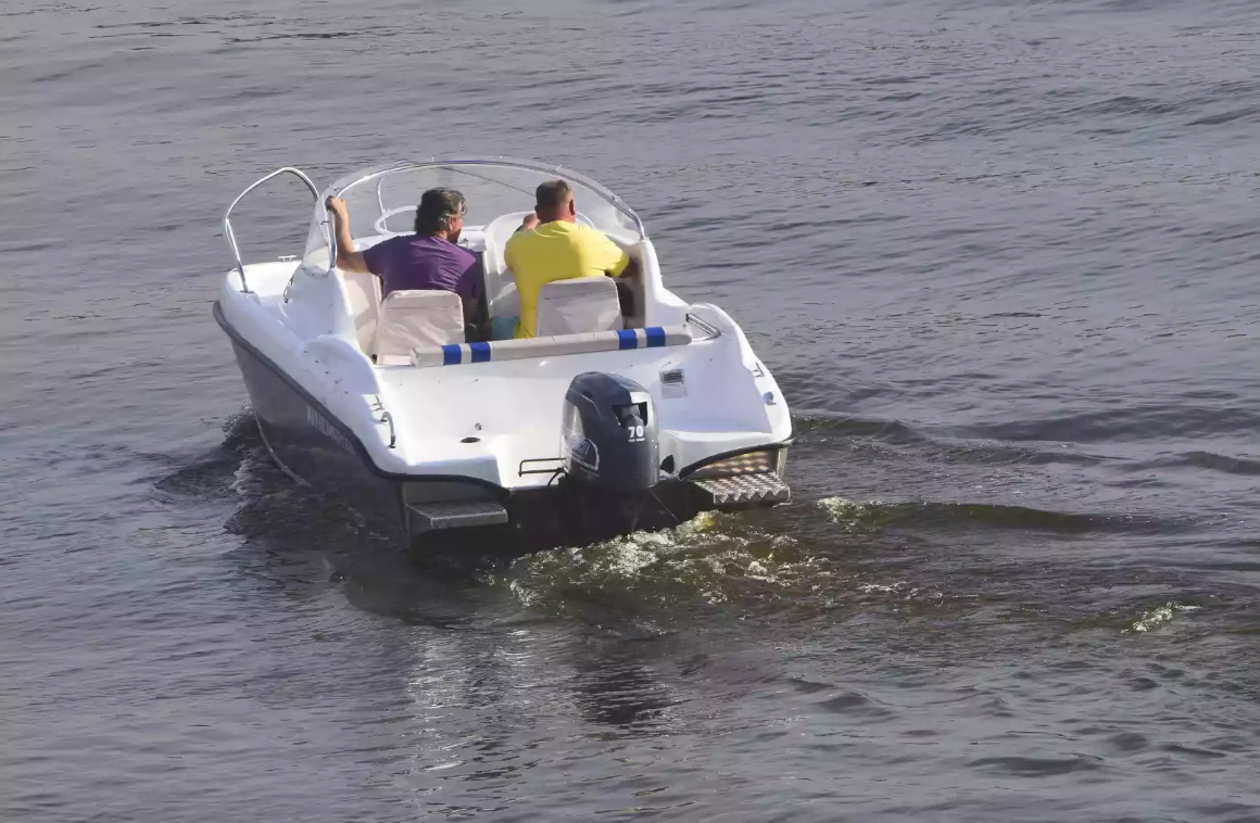 Комбинированный катер Neman-530 с каютой в Казани