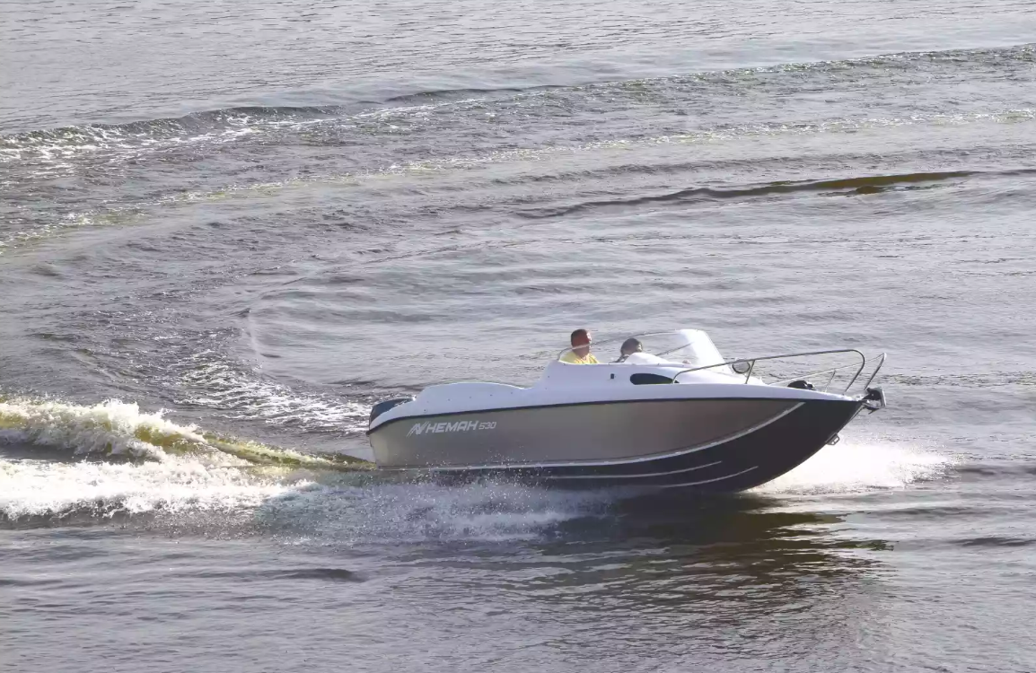 Комбинированный катер Neman-530 с каютой в Казани