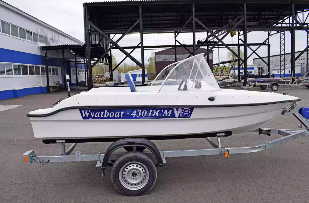 Стеклопластиковый катер Wyatboat-430DCМ (килевая) в Казани