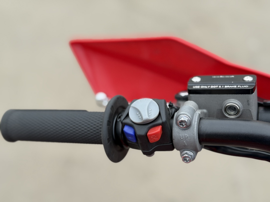 Кроссовый мотоцикл (эндуро) PROMAX WOLVERINE 302 2T EFI в Казани