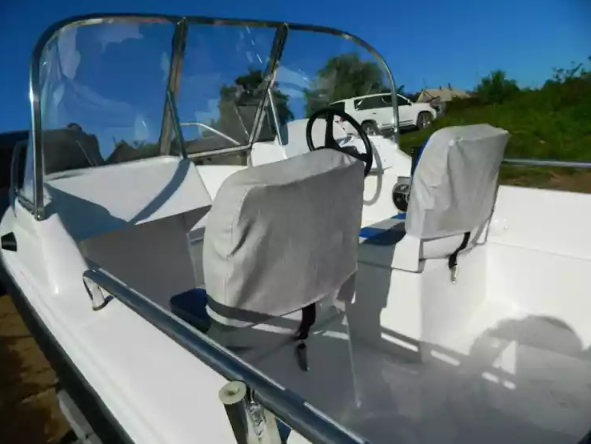 Стеклопластиковый катер Wyatboat-430 DC (тримаран) в Казани