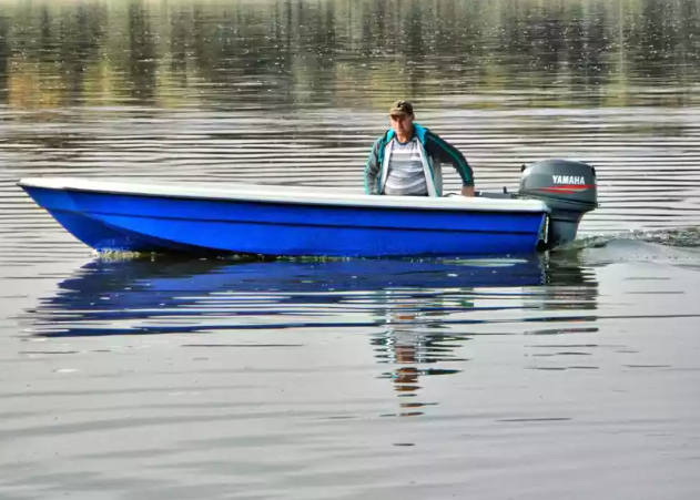 Стеклопластиковая лодка Wyatboat 430 тримаран в Казани