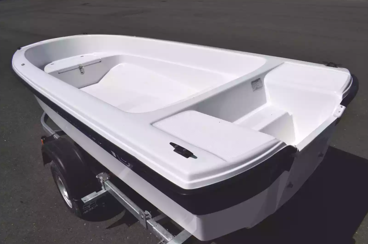 Стеклопластиковая лодка Wyatboat 430 тримаран в Казани