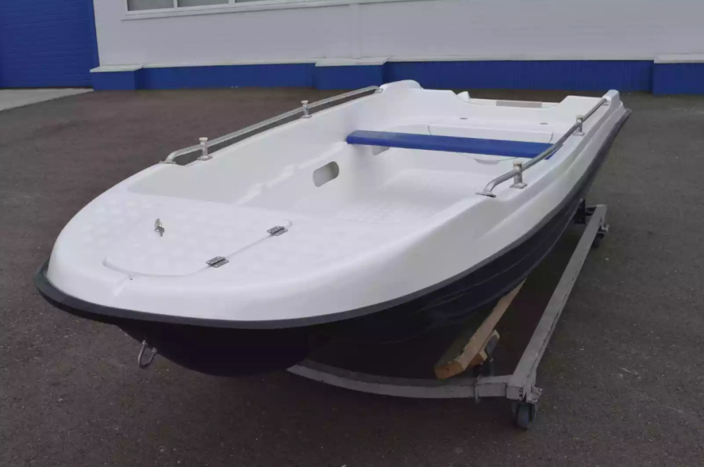 Стеклопластиковая лодка Пингвин New (тримаран) в Казани